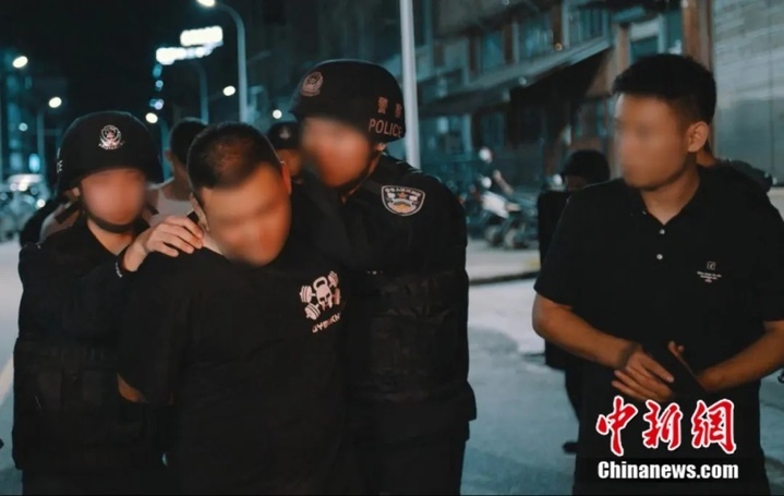 电视剧都不敢这么演！缉毒警卧底侦查连续偶遇同事