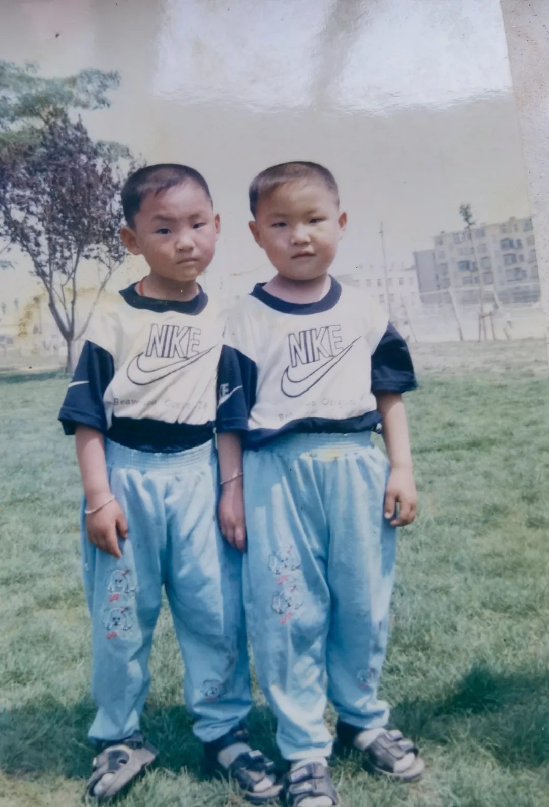 双胞胎一起办婚礼，是种什么体验？还有一件事更酷→