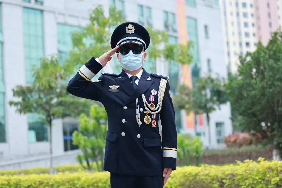 惊出冷汗！缉毒警卧底侦查连续偶遇同事…