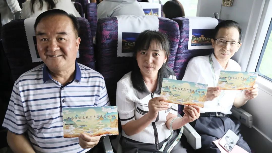 开通!网友赞叹:家乡通高铁啦 开通!网友赞叹:家乡通高铁啦