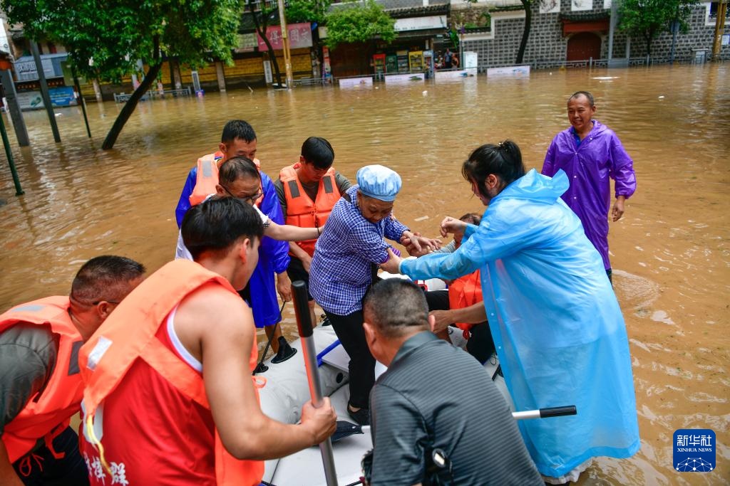 聚焦防汛抗旱丨直击抗洪一线：镇远一夜