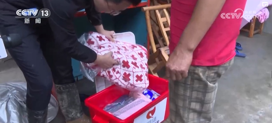 “这是我们应该做的” 冲在抗洪救灾一线的“扁担大军” “这是我们应该做的” 冲在抗洪救灾一线的“扁担大军”