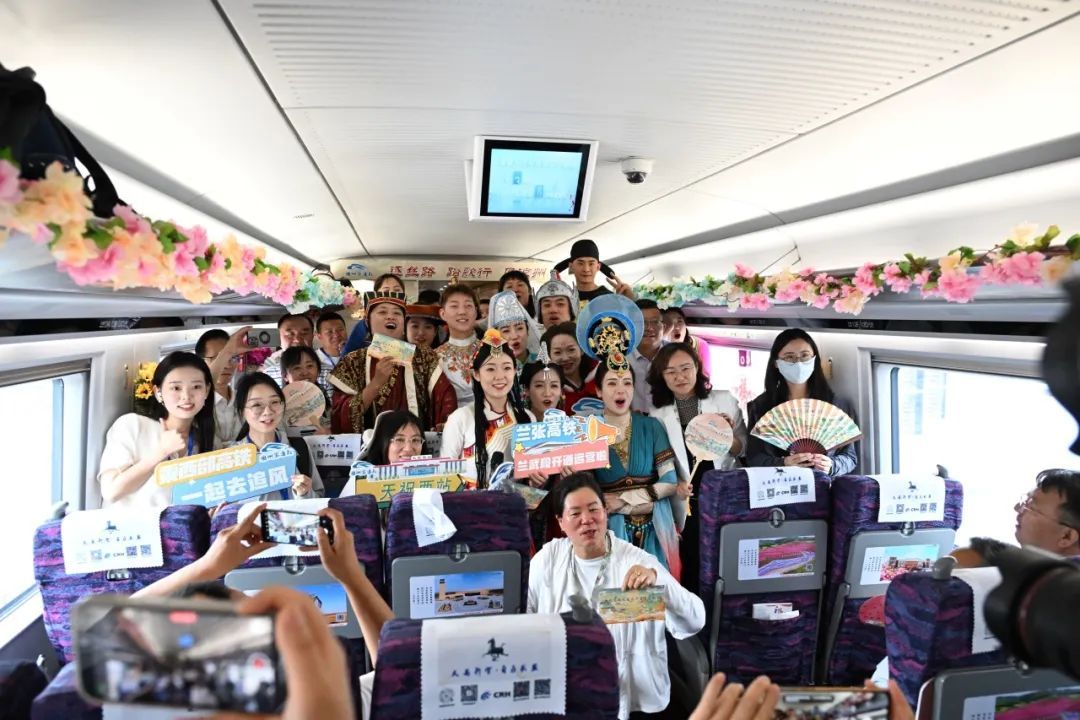 开通!网友赞叹:家乡通高铁啦 开通!网友赞叹:家乡通高铁啦