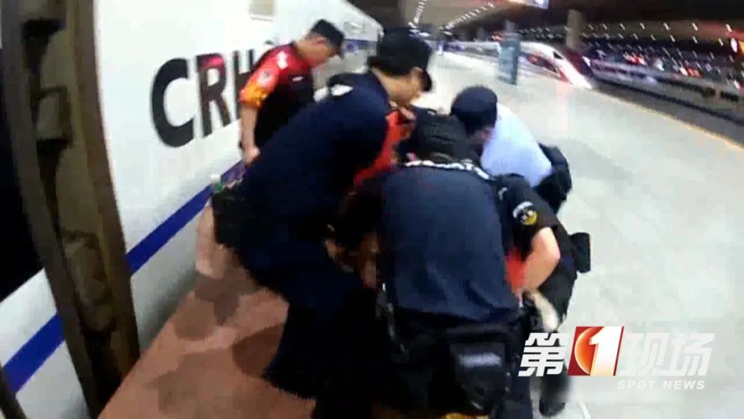 男子高铁上醉酒滋事,行拘! 男子高铁上醉酒滋事,行拘!