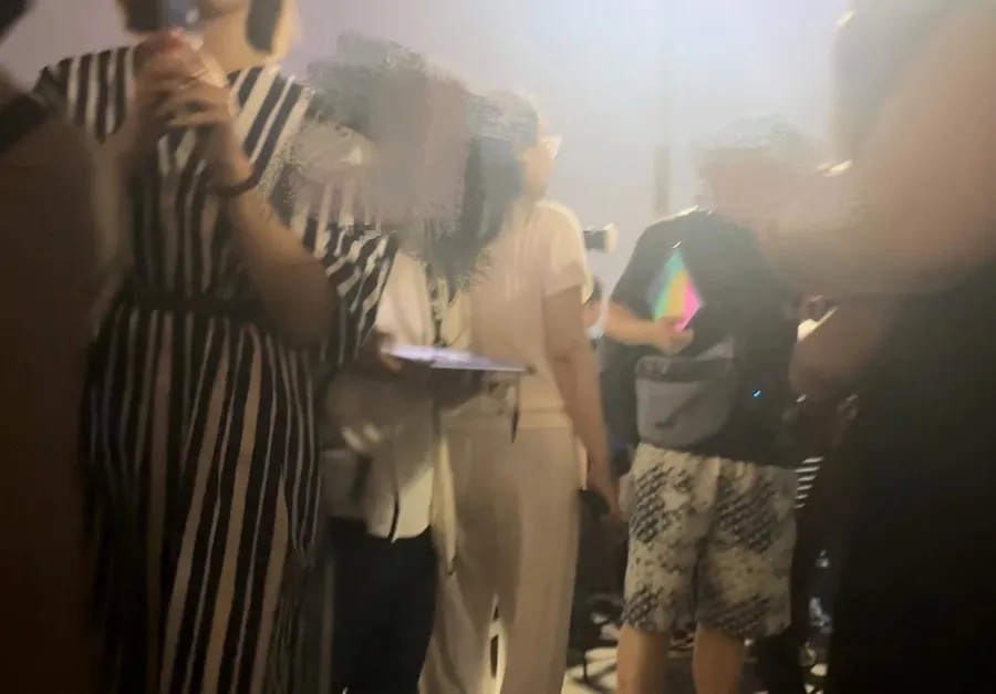 事发上海外滩，网友怒了：全被他们霸占！