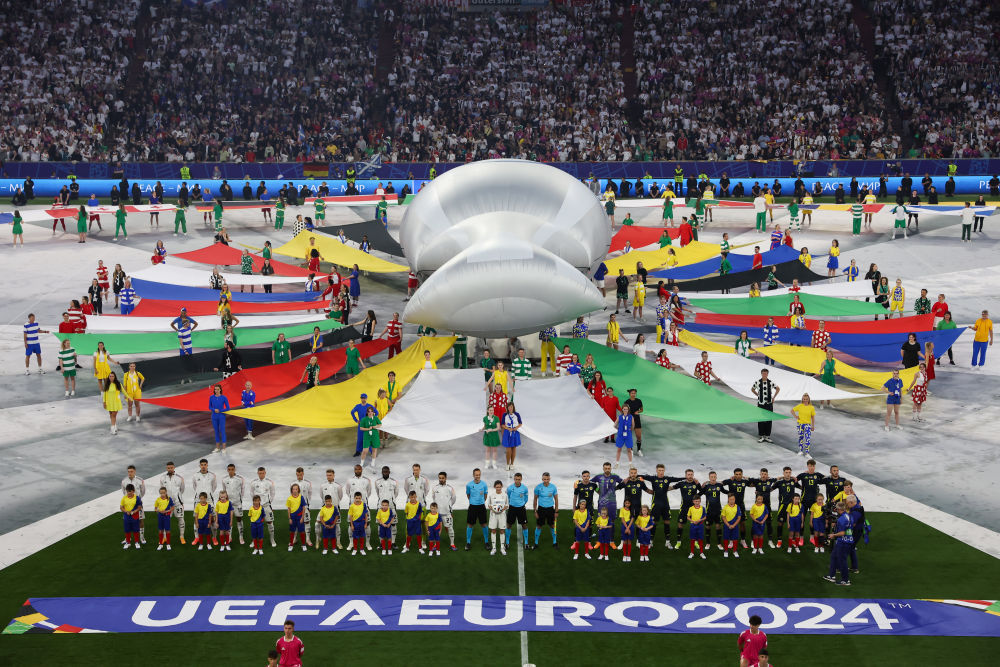 欧锦赛 | 德国队“妖艳”粉紫球衣热卖的背后