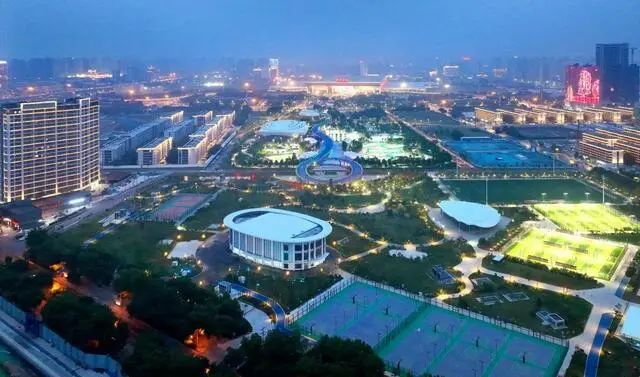 走!去城市公园感受夏夜之美 走!去城市公园感受夏夜之美