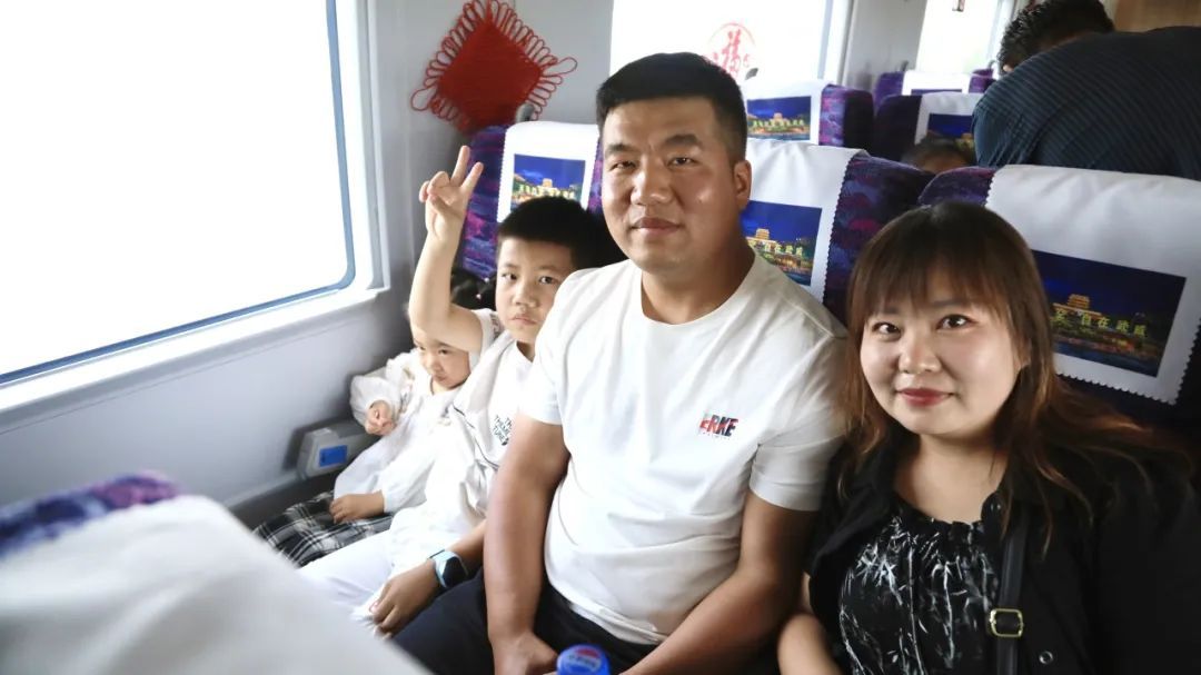 开通!网友赞叹:家乡通高铁啦 开通!网友赞叹:家乡通高铁啦