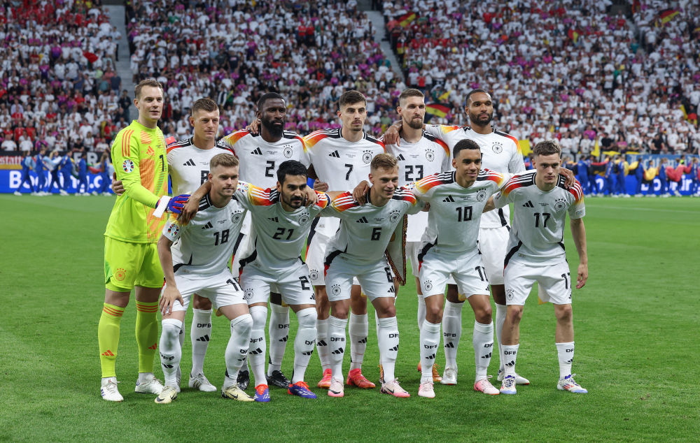 欧锦赛 | 德国队“妖艳”粉紫球衣热卖的背后