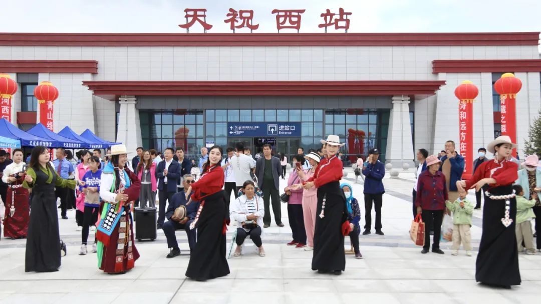 开通!网友赞叹:家乡通高铁啦 开通!网友赞叹:家乡通高铁啦