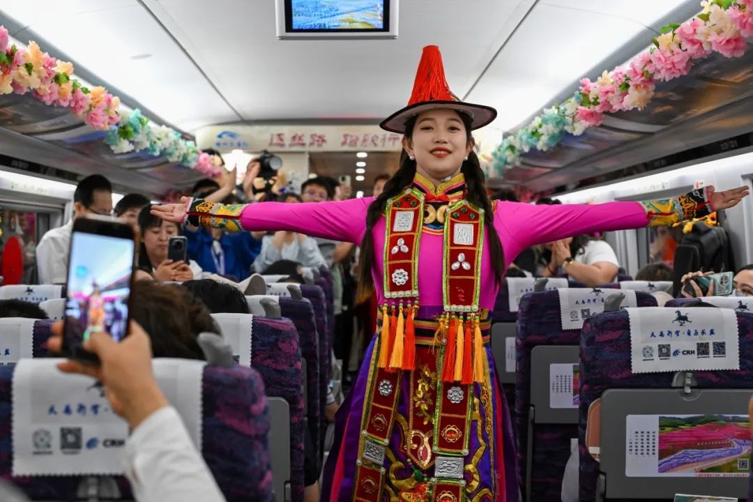 开通!网友赞叹:家乡通高铁啦 开通!网友赞叹:家乡通高铁啦