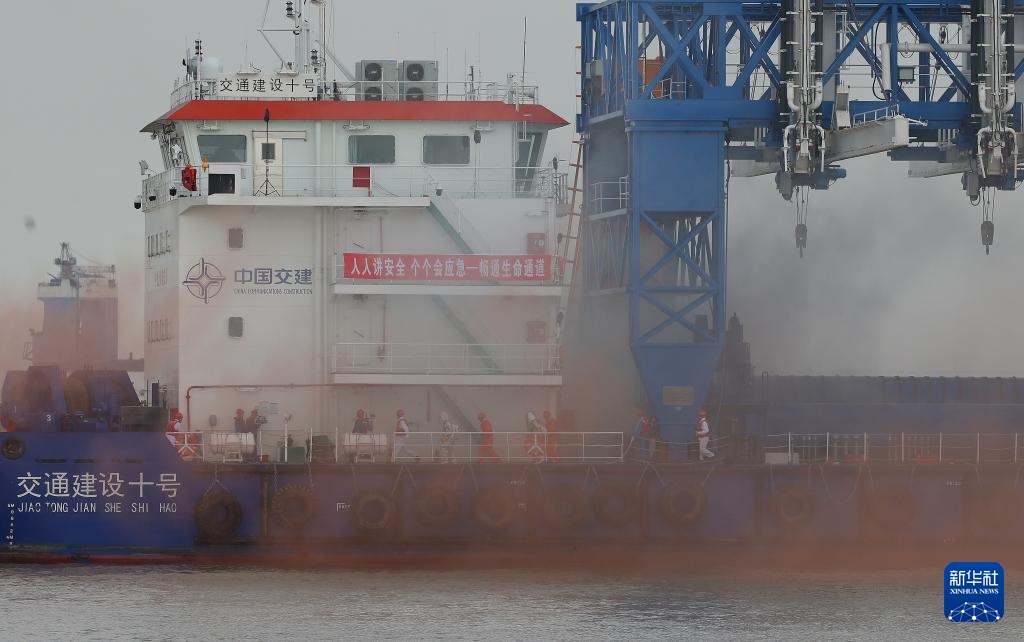 上海:中交集团举行2024年水运工程突发事件综合应急演练 上海:中交集团举行2024年水运工程突发事件综合应急演练