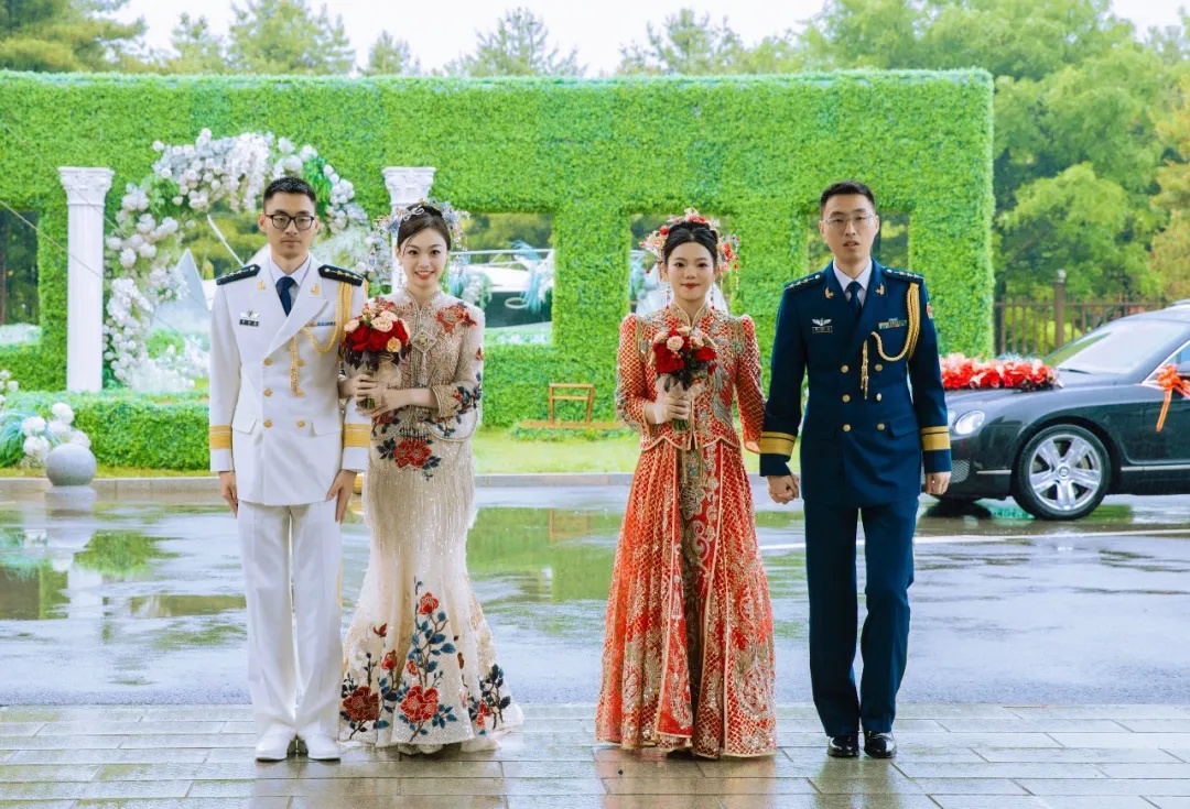 双胞胎一起办婚礼，是种什么体验？还有一件事更酷→