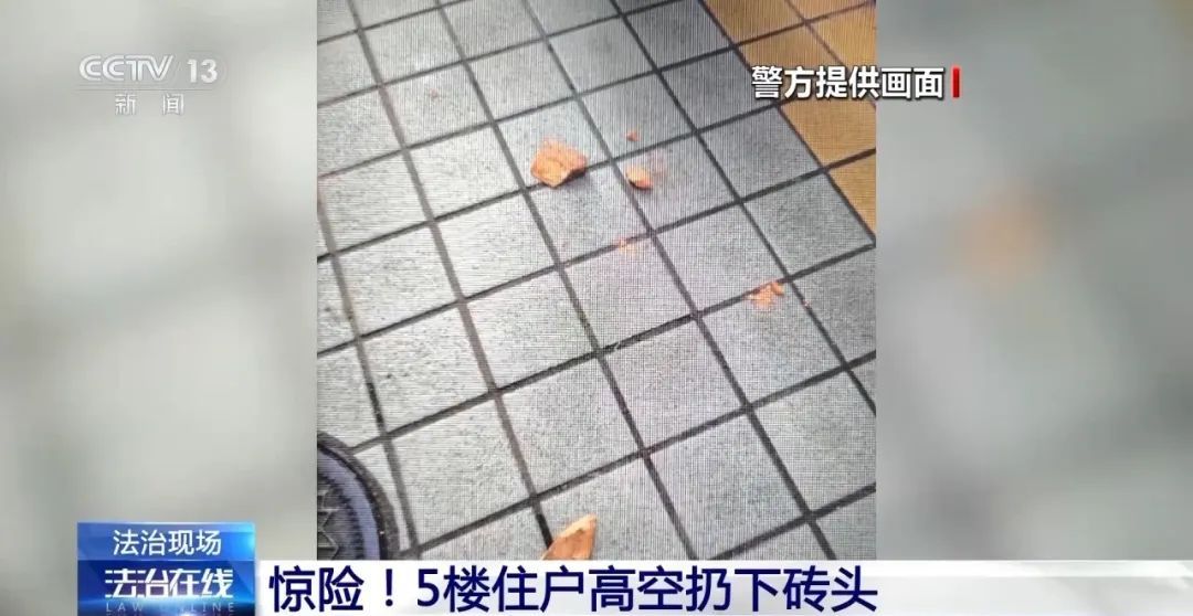 太惊险！单亲妈妈从七楼狂扔女儿物品，原因竟是……法院判了！此前多起