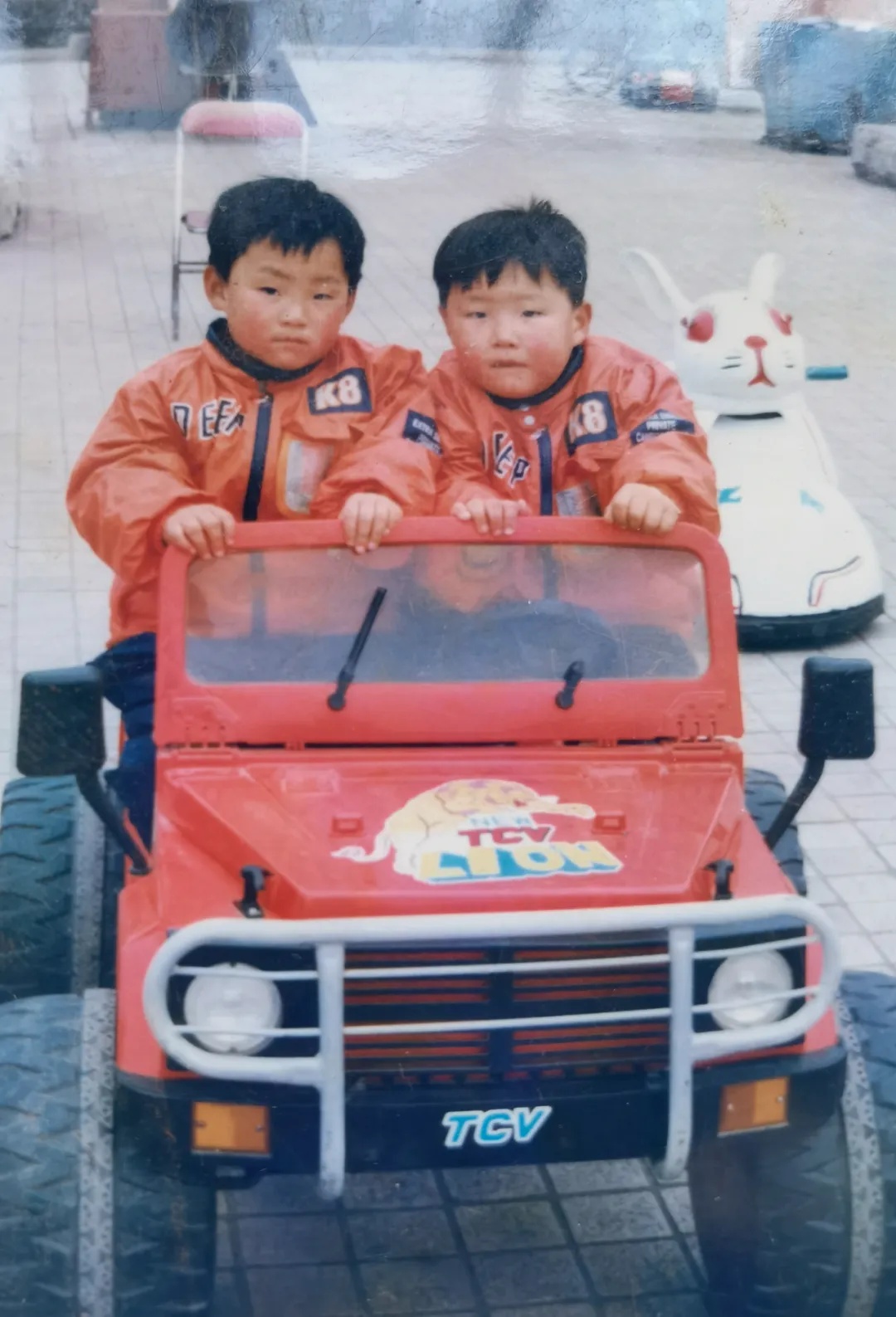 双胞胎一起办婚礼，是种什么体验？还有一件事更酷→