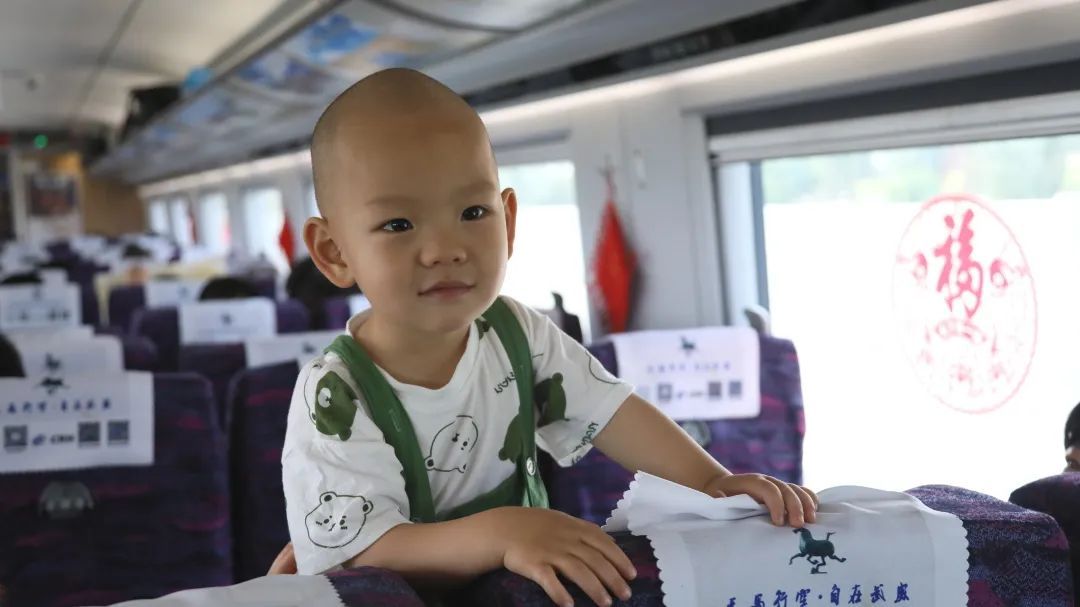 开通!网友赞叹:家乡通高铁啦 开通!网友赞叹:家乡通高铁啦