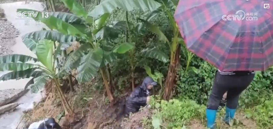 “这是我们应该做的” 冲在抗洪救灾一线的“扁担大军” “这是我们应该做的” 冲在抗洪救灾一线的“扁担大军”