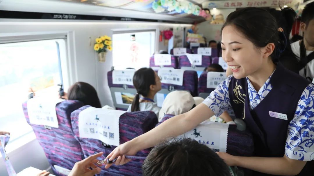 开通!网友赞叹:家乡通高铁啦 开通!网友赞叹:家乡通高铁啦