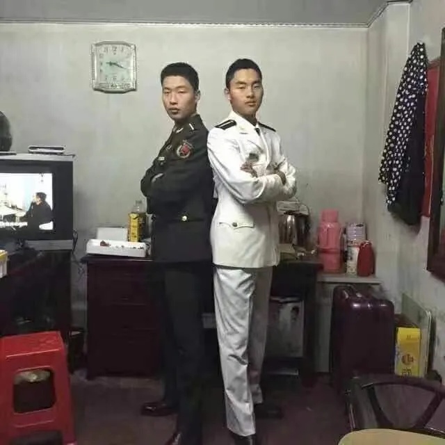 双胞胎一起办婚礼，是种什么体验？还有一件事更酷→