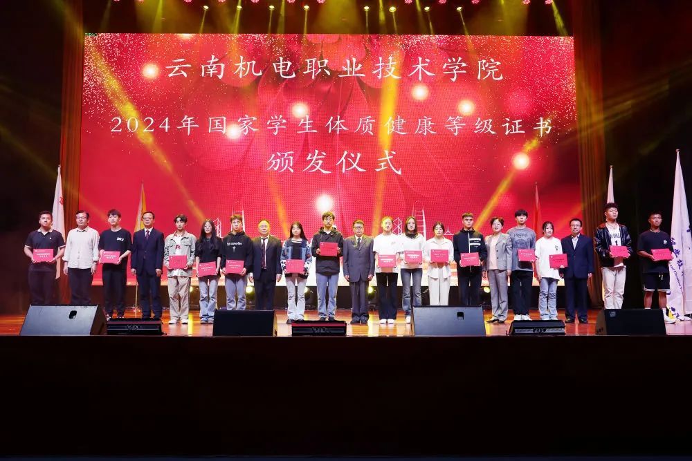 毕业生摊开这本证书，面试官反应亮了！