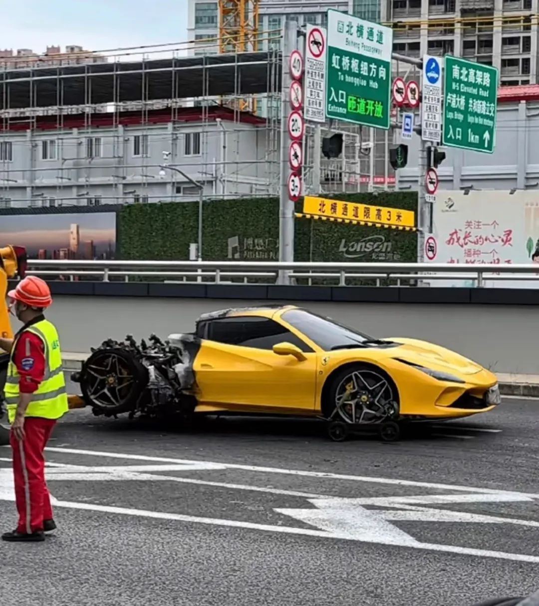 “500万瞬间没了”！上海法拉利自燃后续：代驾疑全程一档开车，车主欲起诉代驾公司