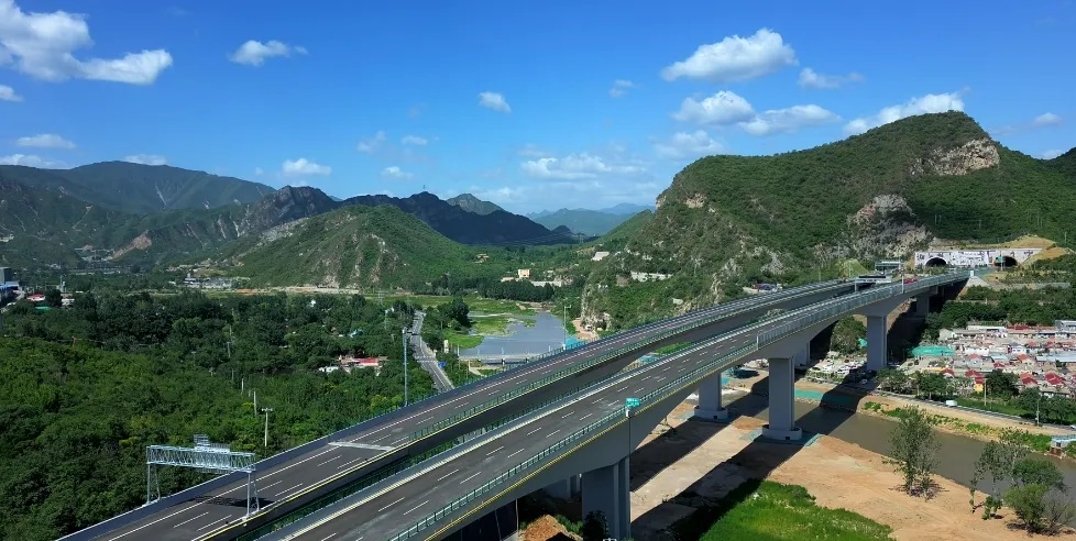 京西山区首条高速今日通车，西六环至灵山从2小时变45分钟