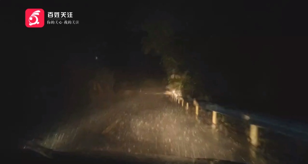 危难之中显身手!对面洪流,他一跃而下救回一条人命 危难之中显身手!对面洪流,他一跃而下救回一条人命