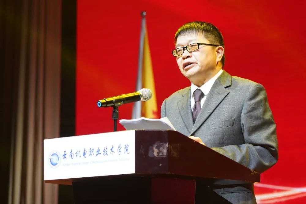 毕业生摊开这本证书，面试官反应亮了！