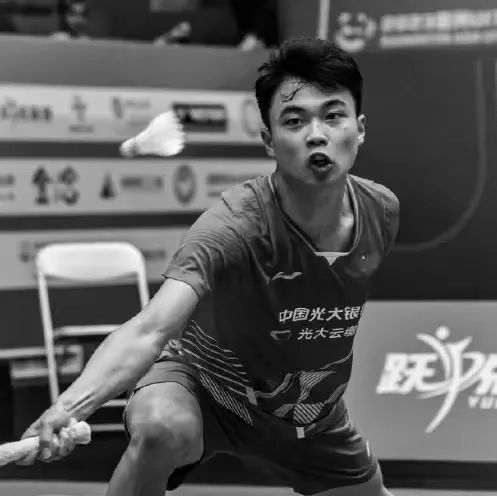 17岁国羽小将张志杰比赛中晕倒后离世！网友：太痛心了……