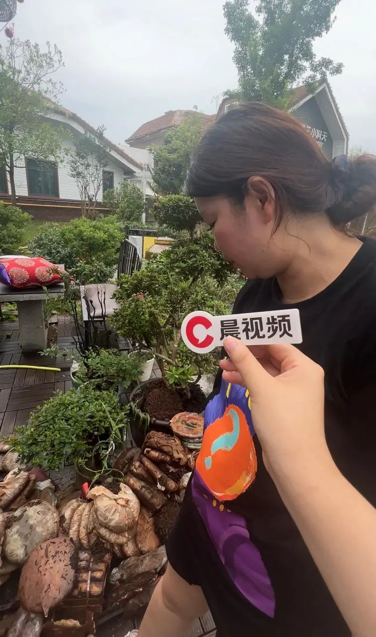 暴雨中听到求救声,长沙三名小伙背出隔壁饭店十几名受困员工! 暴雨中听到求救声,长沙三名小伙背出隔壁饭店十几名受困员工!