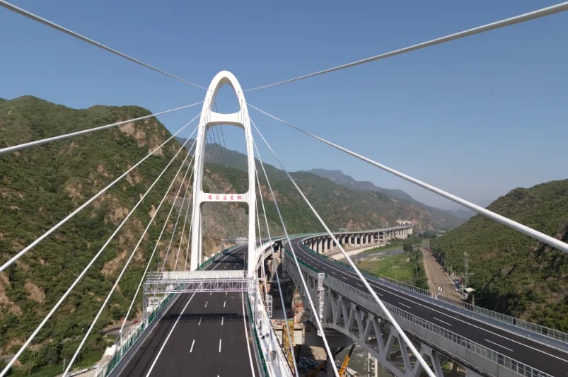 京西山区首条高速今日通车，西六环至灵山从2小时变45分钟