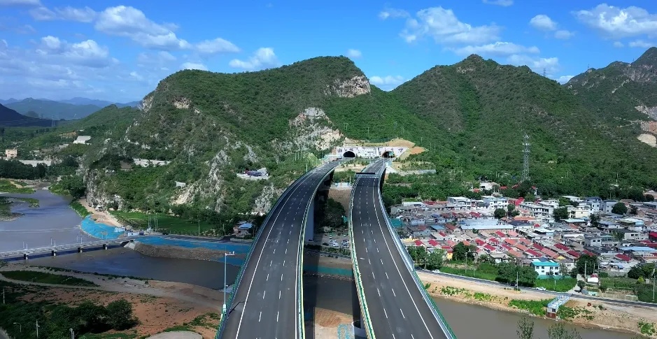 京西山区首条高速今日通车，西六环至灵山从2小时变45分钟