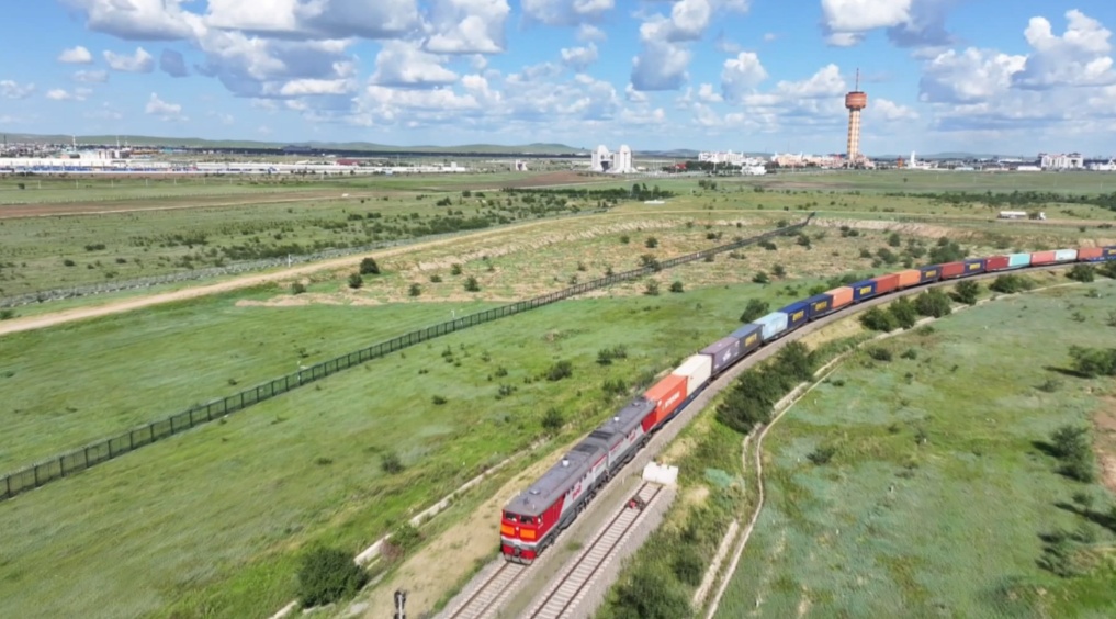 中欧班列“东通道”上半年通行2899列创新高