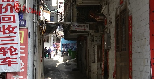 一居民楼内多人聚集，竟然在干这件事！警方突击“一锅端”