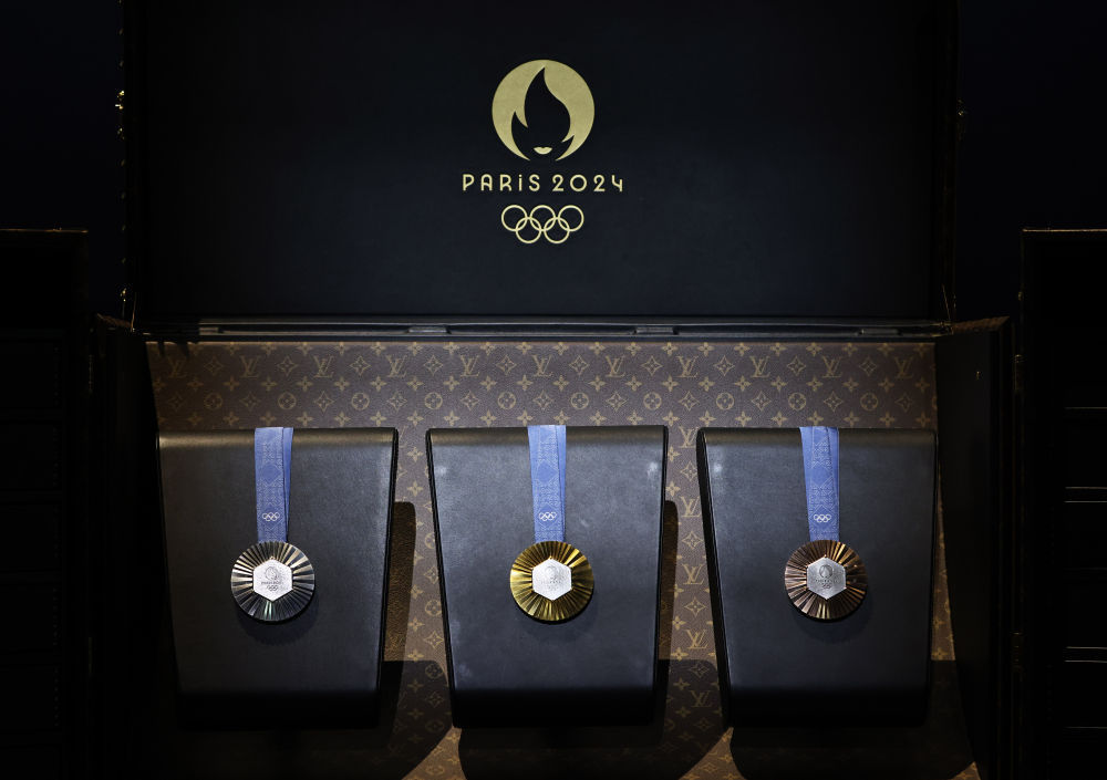 巴黎奥运知多少｜藏有埃菲尔铁塔用料的奥运奖牌