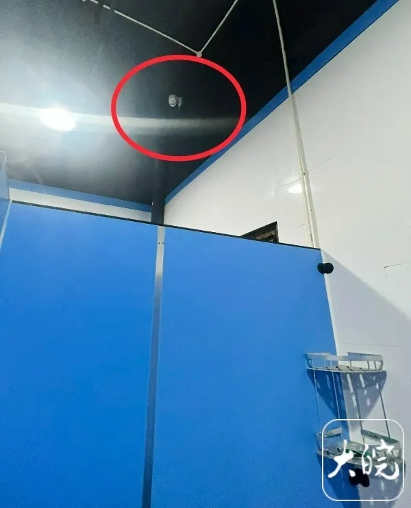 女子在水上乐园淋浴间冲澡，竟有摄像头实时拍摄……