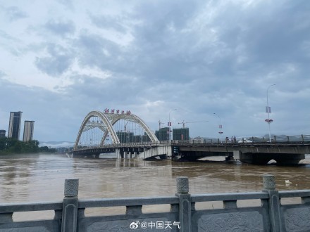 江西北部遭遇大暴雨 鄱阳湖水位超警戒水位2米以上