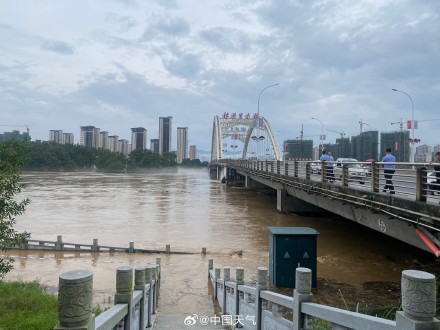 江西北部遭遇大暴雨 鄱阳湖水位超警戒水位2米以上