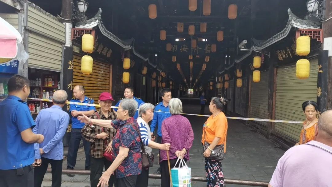 湖南芷江433岁风雨桥经历洪峰屹立不动，少不了这些守护与支撑