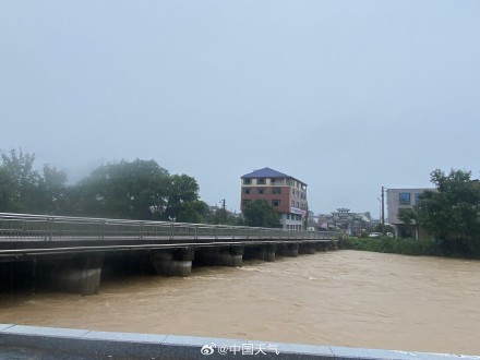 江西北部遭遇大暴雨 鄱阳湖水位超警戒水位2米以上