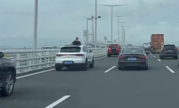 这两天一半广东人都来了?有人违停、拍照、跑步打卡......交警紧急提醒 这两天一半广东人都来了?有人违停、拍照、跑步打卡......交警紧急提醒