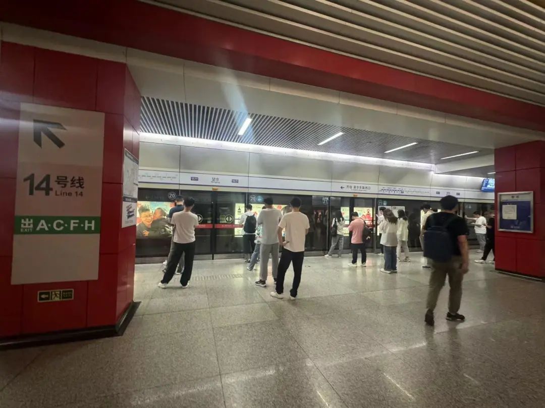 新车上线，可自动控温！北京地铁15号线今起再压缩间隔