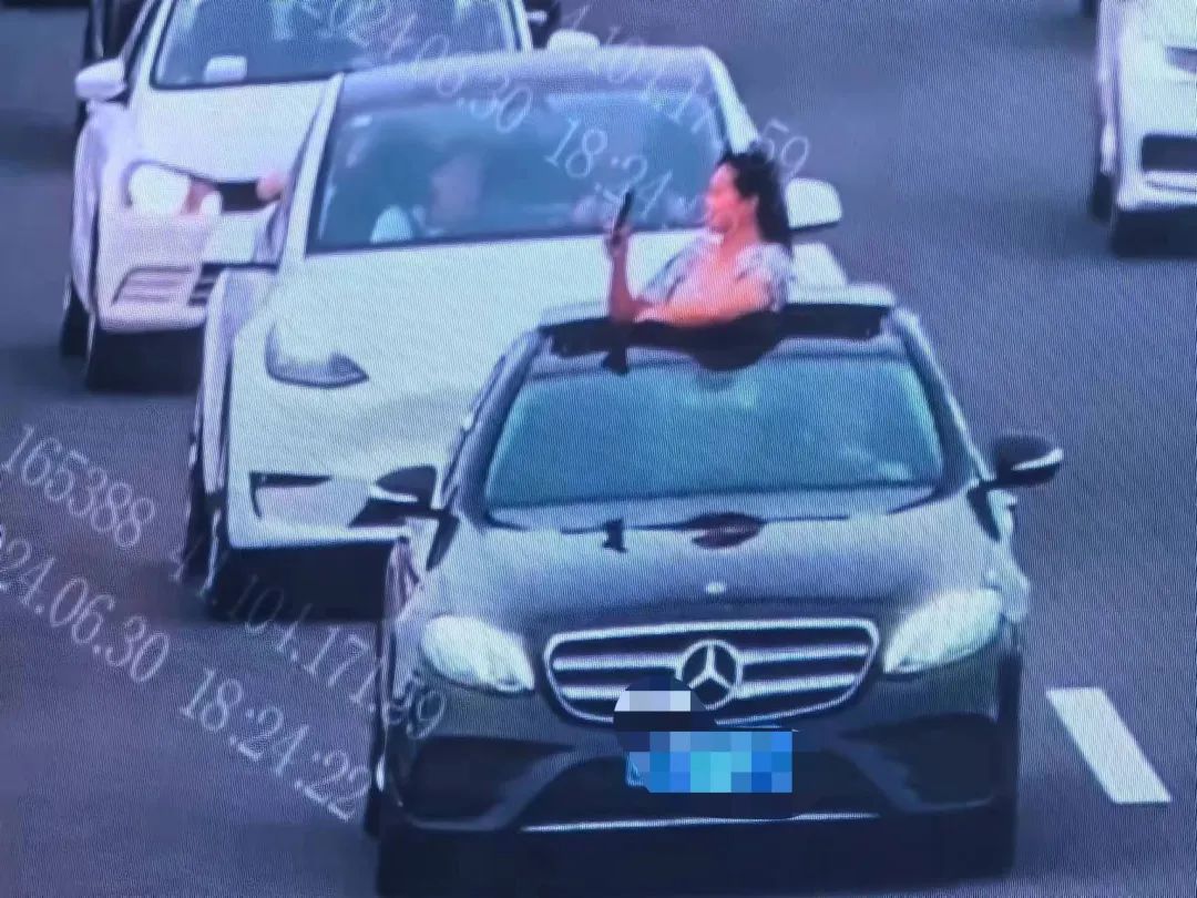 这两天一半广东人都来了?有人违停、拍照、跑步打卡......交警紧急提醒 这两天一半广东人都来了?有人违停、拍照、跑步打卡......交警紧急提醒