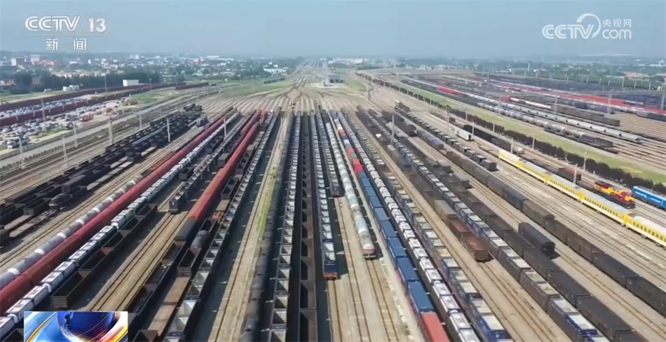 “疆煤外运”+“北煤南运” 我国全力为各地“迎峰度夏”提供保障 “疆煤外运”+“北煤南运” 我国全力为各地“迎峰度夏”提供保障