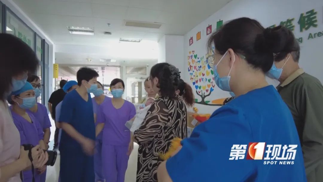 出生体重不到一斤！这位“超早产儿”出院啦！