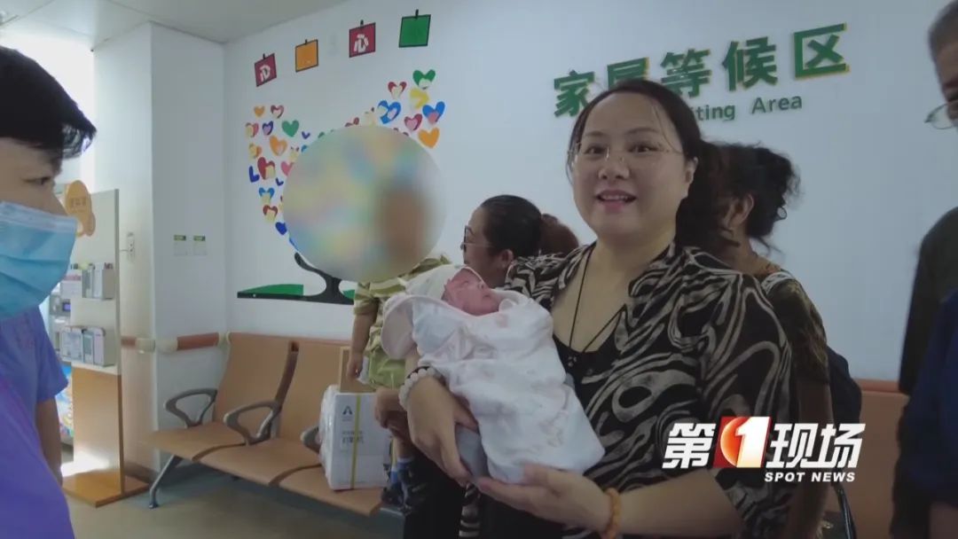 出生体重不到一斤！这位“超早产儿”出院啦！