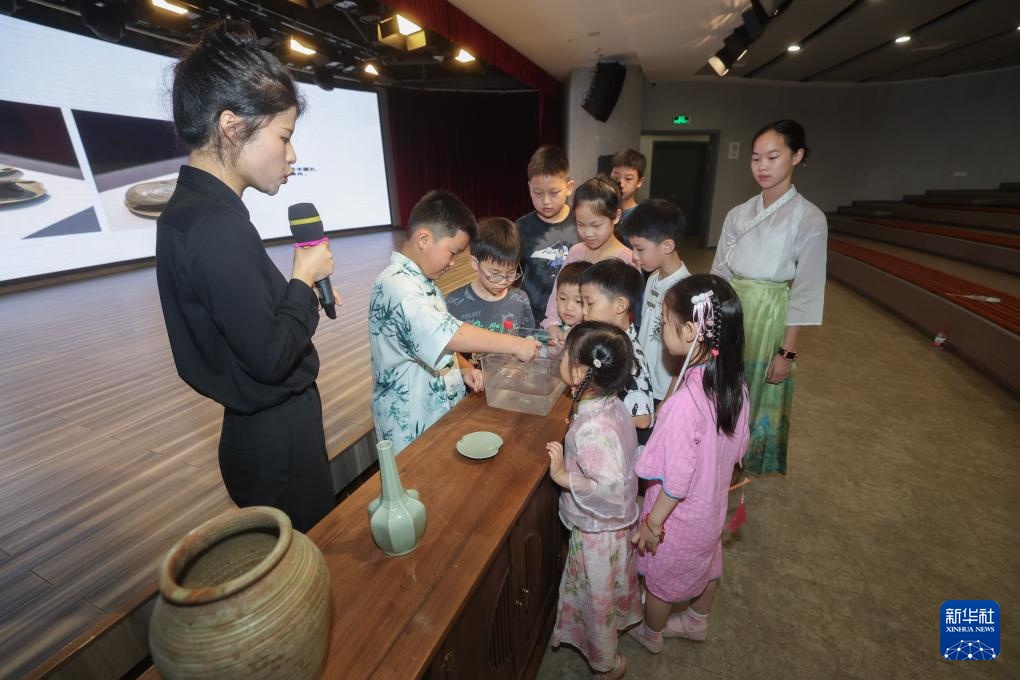 浙江慈溪：暑期青瓷文化课堂