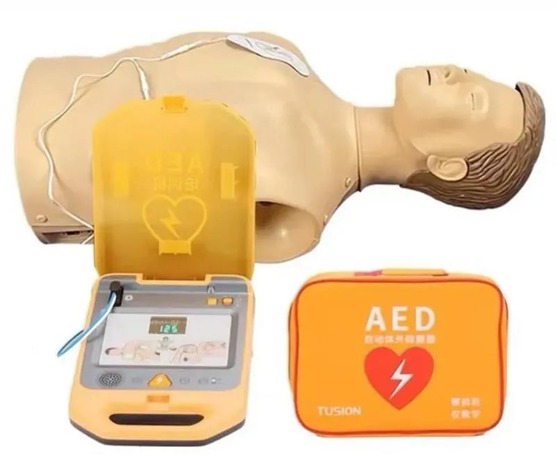 救命神器就在身边!人人都应学会使用AED(附使用指南图解) 救命神器就在身边!人人都应学会使用AED(附使用指南图解)