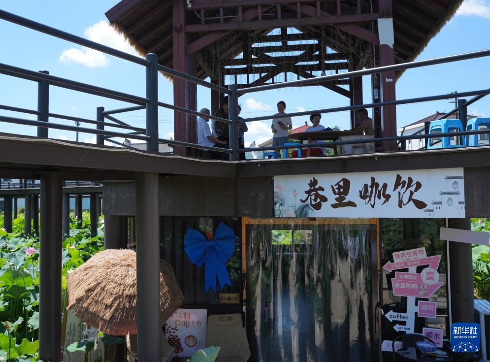 浙江余姚:荷花映日开 美景引客来 浙江余姚:荷花映日开 美景引客来