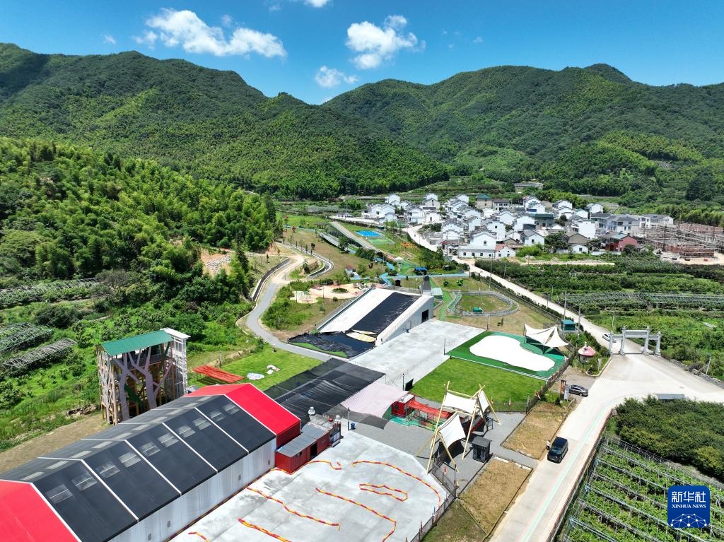 浙江余姚:荷花映日开 美景引客来 浙江余姚:荷花映日开 美景引客来